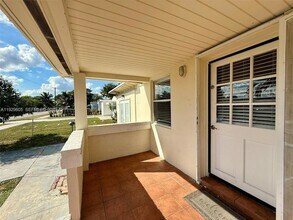 2403 Scott St in Hollywood, FL - Foto de edificio - Building Photo