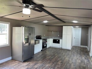 101 Caroline Ave in Lady Lake, FL - Building Photo - Building Photo