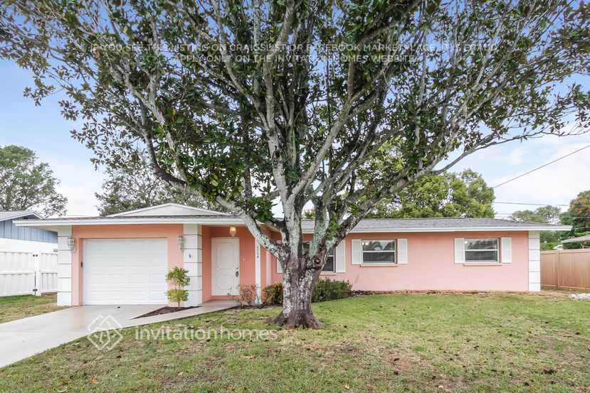 3308 Cambridge Dr W in Bradenton, FL - Building Photo