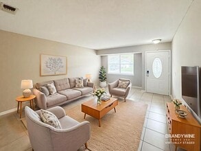2174 Cypress Landing Dr in Jacksonville, FL - Foto de edificio - Building Photo