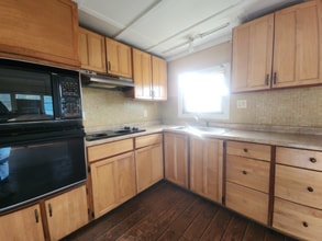 2320 Bee Ridge Rd in Sarasota, FL - Building Photo - Building Photo