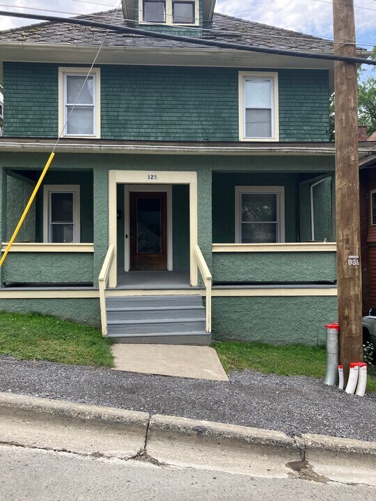 123 Catherine St, Unit 1 in Ithaca, NY - Building Photo