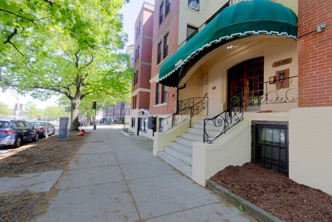 1400 Commonwealth Ave in Boston, MA - Building Photo - Building Photo