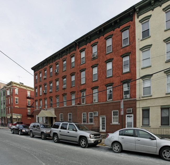 529 Willow Ave in Hoboken, NJ - Building Photo - Building Photo