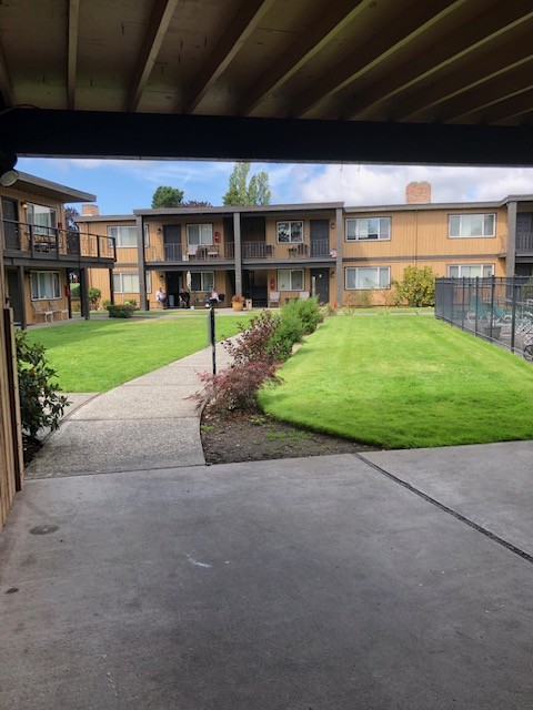 Casa Cabana Apartments in Lakewood, WA - Building Photo