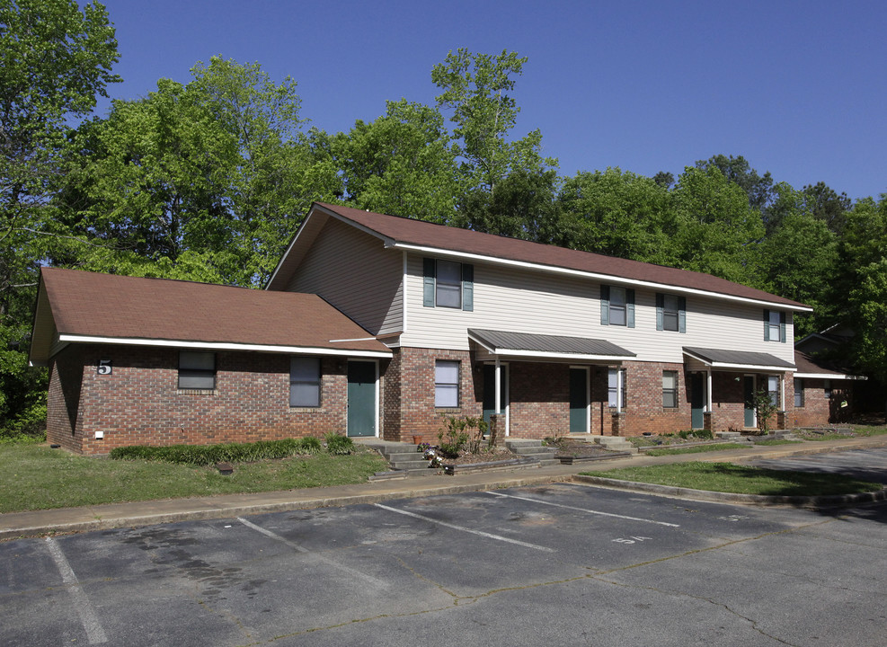 Pinewood Villas in Newnan, GA - Foto de edificio