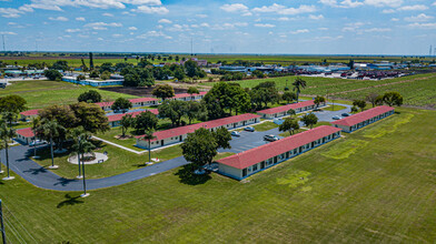 Glades Diamond 62+ Senior Living in Belle Glade, FL - Building Photo - Building Photo