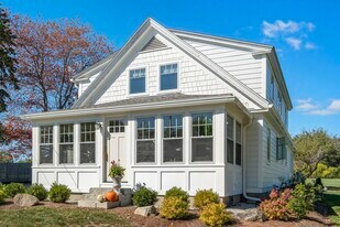 335 Central Rd in Rye, NH - Building Photo