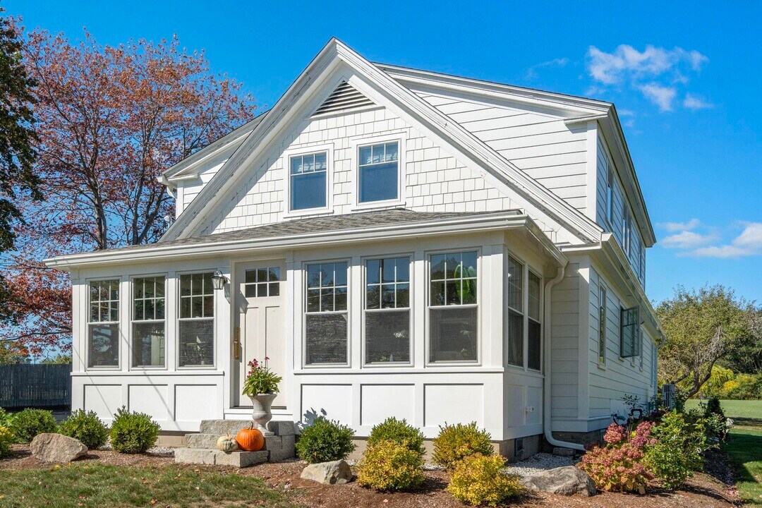 335 Central Rd in Rye, NH - Building Photo