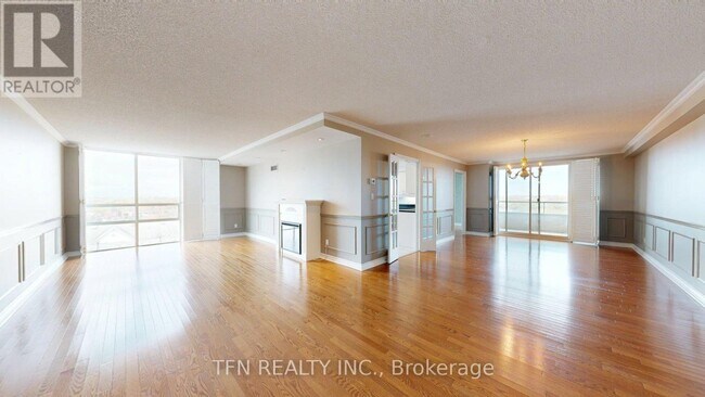 850-850 Steeles Ave W