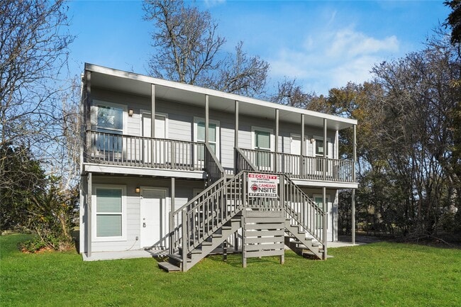 property at 819 S Oak St