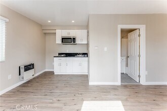 12008 Roscoe Blvd in Los Angeles, CA - Building Photo - Building Photo