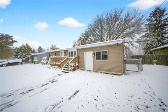 310 Midwood Dr in Liverpool, NY - Building Photo - Building Photo