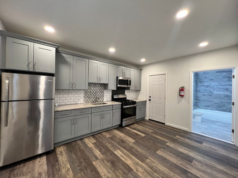 11 Lowden St in Elizabeth, NJ - Building Photo