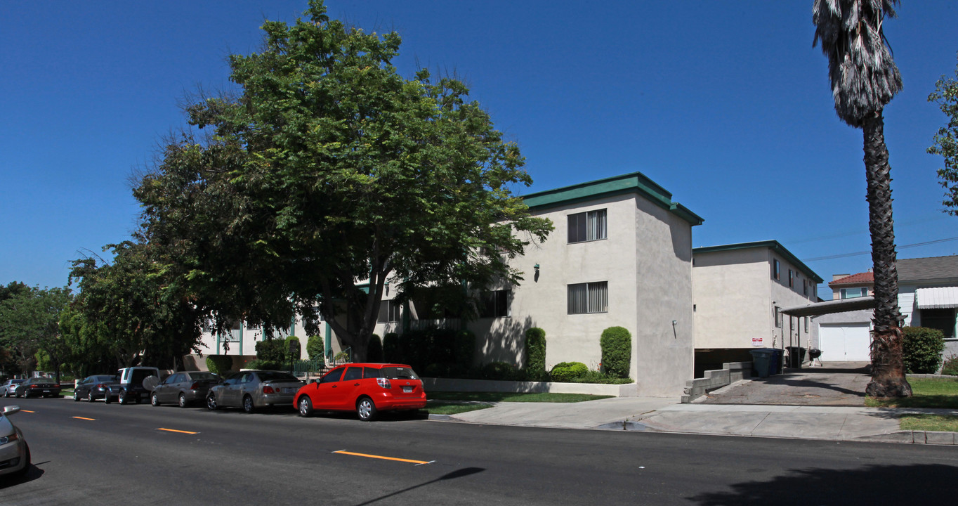 Providencia Apartments in Burbank, CA - Building Photo