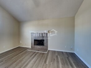 11627 N Manning Ave in Kansas City, MO - Foto de edificio - Building Photo