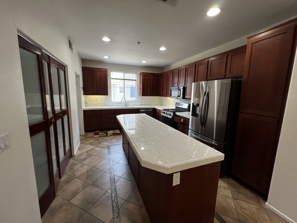 1563 Hackberry Pl in Chula Vista, CA - Building Photo