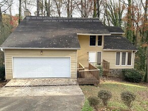 5148 Rocky Glen in Stone Mountain, GA - Building Photo - Building Photo