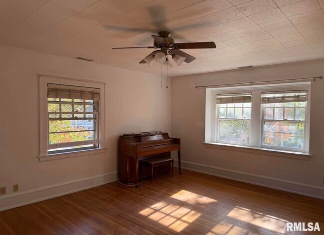 611 W High St in Peoria, IL - Building Photo - Building Photo