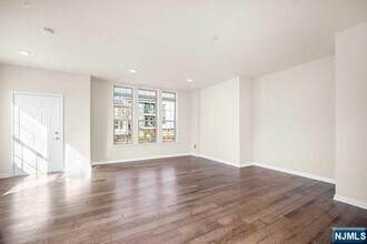 69 Arnold Dr in Wood Ridge, NJ - Building Photo - Building Photo