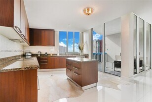 15811 Collins Ave in Sunny Isles Beach, FL - Building Photo