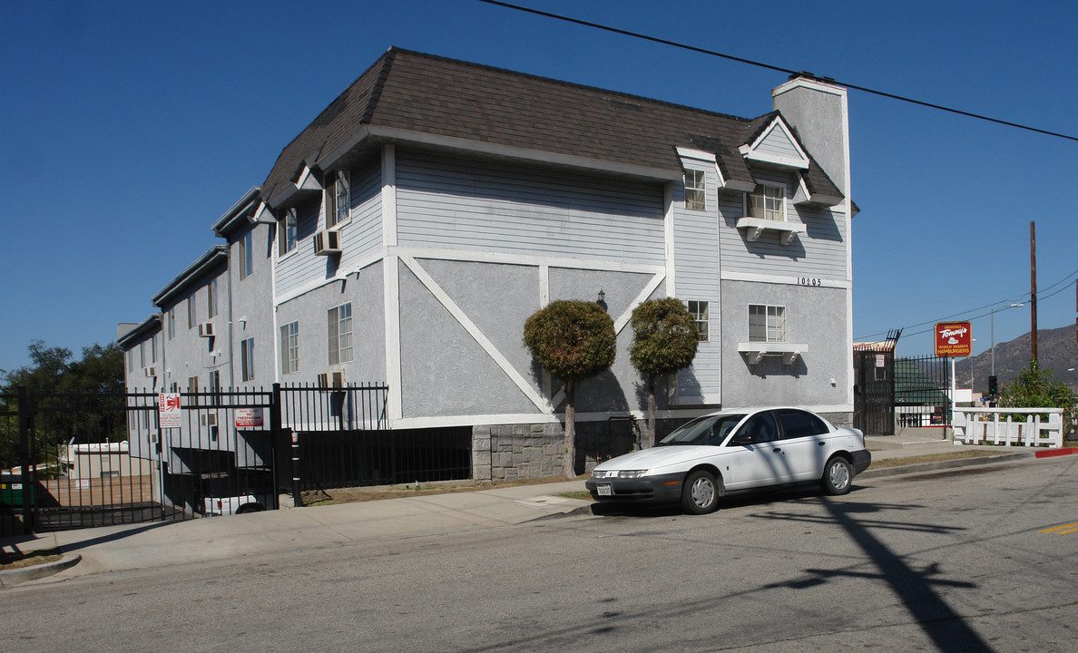 10205 Plainview Ave in Tujunga, CA - Foto de edificio