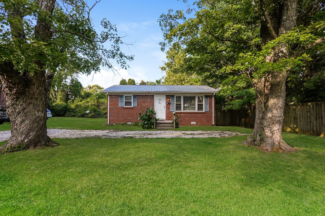 15 W Borden St in Cookeville, TN - Building Photo