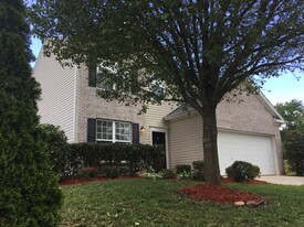 6004 Glen Way Dr in Winston-Salem, NC - Building Photo