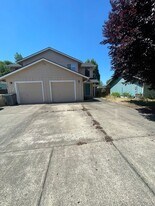 584 22nd Ave SW in Albany, OR - Building Photo