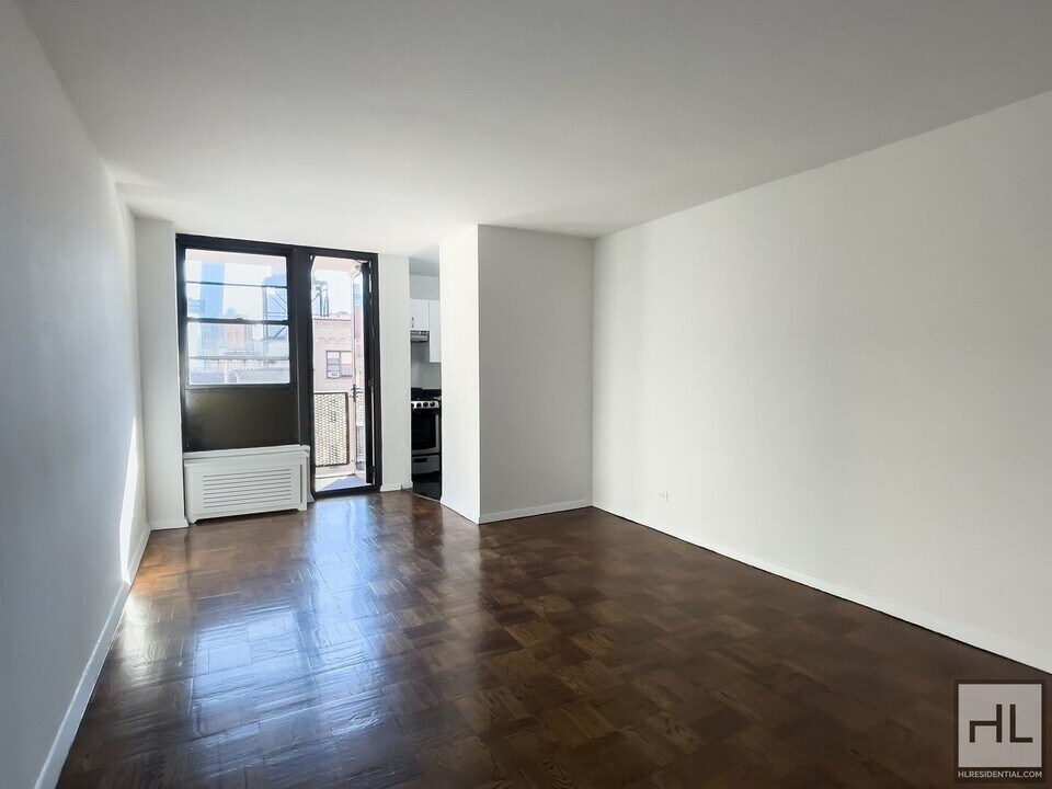 EAST 35 STREET in New York, NY - Building Photo