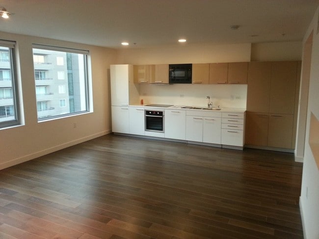 property at 901 S Flower St