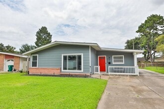 3218 Cedarcrest Dr in Pasadena, TX - Building Photo - Building Photo