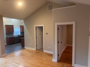 135 Maple Ave, Unit 2R in Saratoga Springs, NY - Building Photo - Building Photo