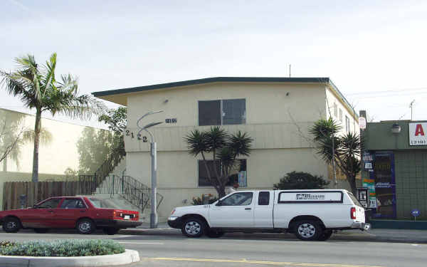 2122 Pico Blvd in Santa Monica, CA - Building Photo