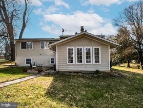 19120 Plummer Dr in Germantown, MD - Building Photo - Building Photo