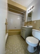 485 Avenue A, Unit 1 in Bayonne, NJ - Foto de edificio - Building Photo