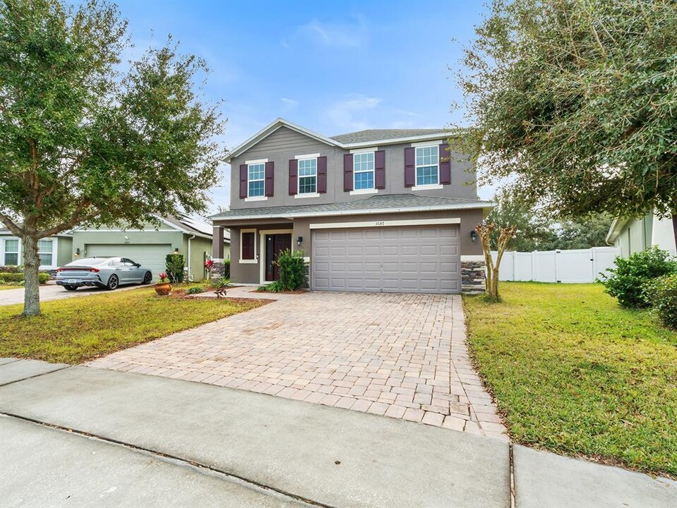 3647 Ryegrass St in Clermont, FL - Foto de edificio