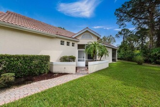 546 SW New Castle Cove in Port St. Lucie, FL - Building Photo - Building Photo