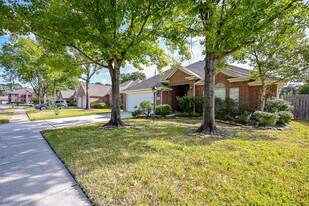 12210 Ferncrest Ct in Houston, TX - Building Photo