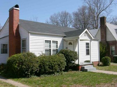 2318 Lawndale Dr in Greensboro, NC - Foto de edificio