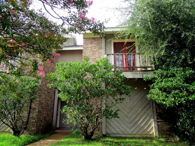 property at 2408 River Oaks Blvd