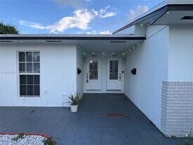 382 NE 113th St in Miami, FL - Building Photo