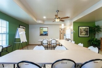 615 S F St in Harlingen, TX - Foto de edificio - Building Photo