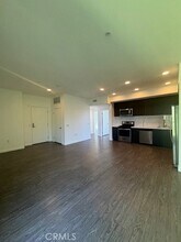 5750 Hollywood Blvd, Unit 739 in Los Angeles, CA - Building Photo - Building Photo
