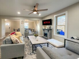 204 Terrys Gap Loop Rd in Fletcher, NC - Building Photo