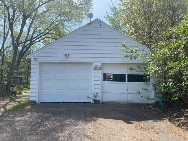 2332 3rd St, Unit 2332 Lower Unit in Eau Claire, WI - Foto de edificio - Building Photo