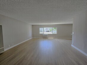 13535 Victory Blvd Apartments in Van Nuys, CA - Building Photo - Building Photo