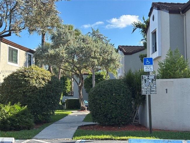 10520 SW 153rd Ct in Miami, FL - Building Photo - Building Photo