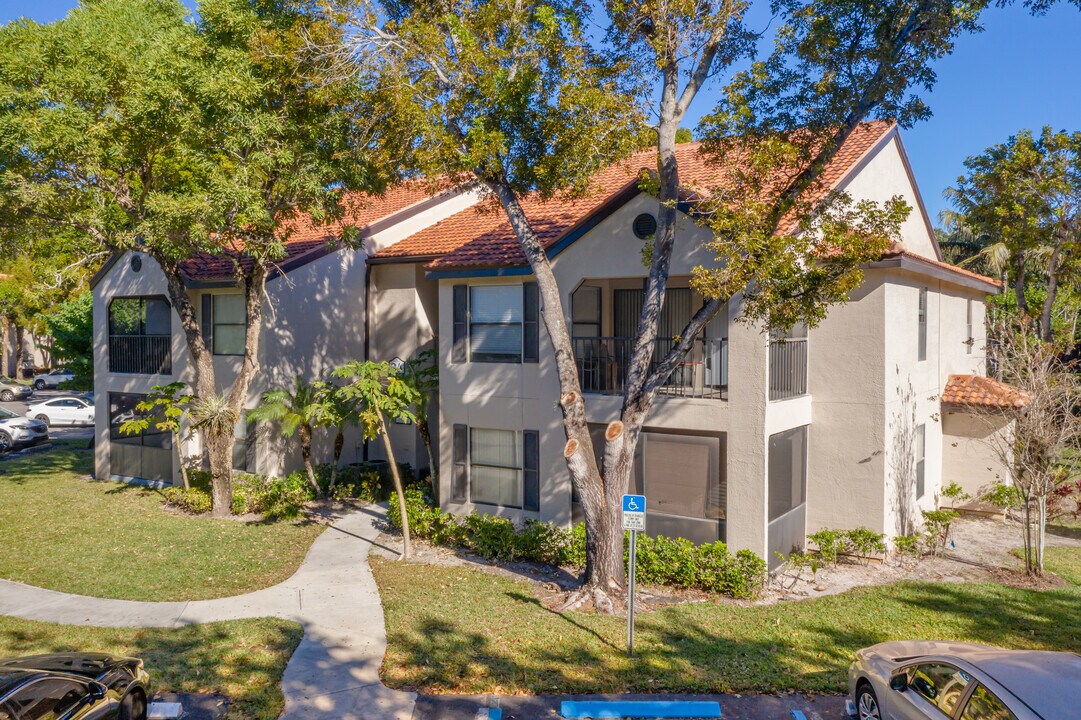 Oasis at Naples in Naples, FL - Foto de edificio