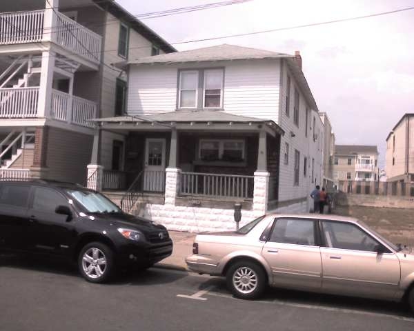 321 E Oak Ave in Wildwood, NJ - Foto de edificio